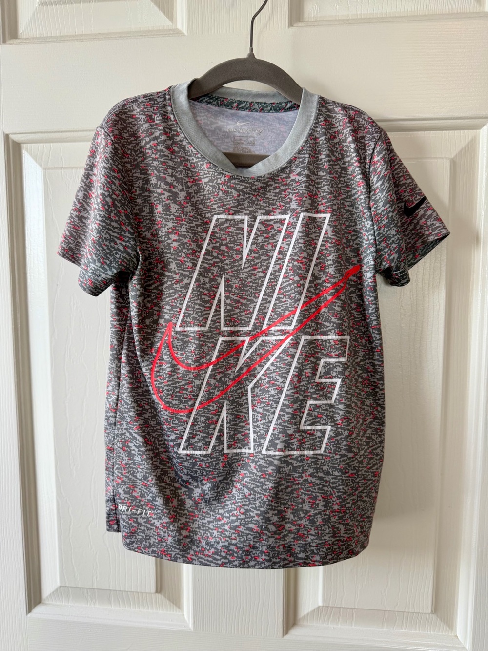 Boys Nike Dri-Fit Gray Tee Size 6